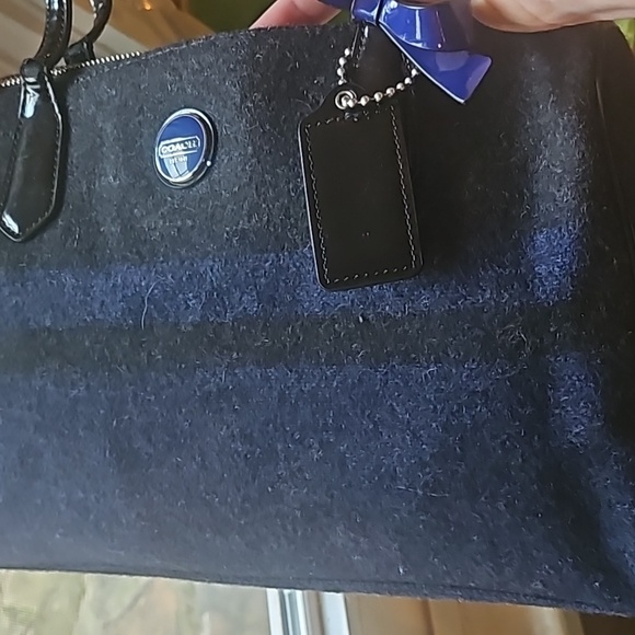 AUTHENTIC VINTAGE COACH WOOL HANDBAG WITH PATENT LEATHER HANDLE AND BOW - Picture 2 of 9